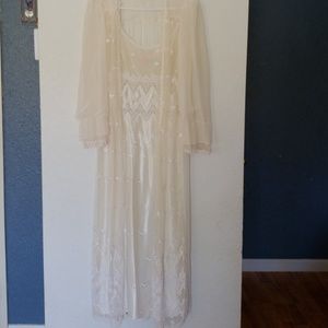 Gorgeous off white nightgown and robe size M